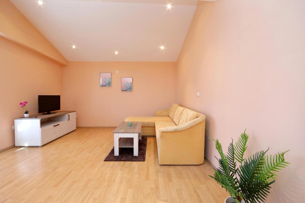 Apartmani Jagoda 比比涅 外观 照片