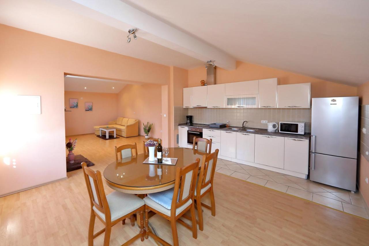 Apartmani Jagoda 比比涅 外观 照片