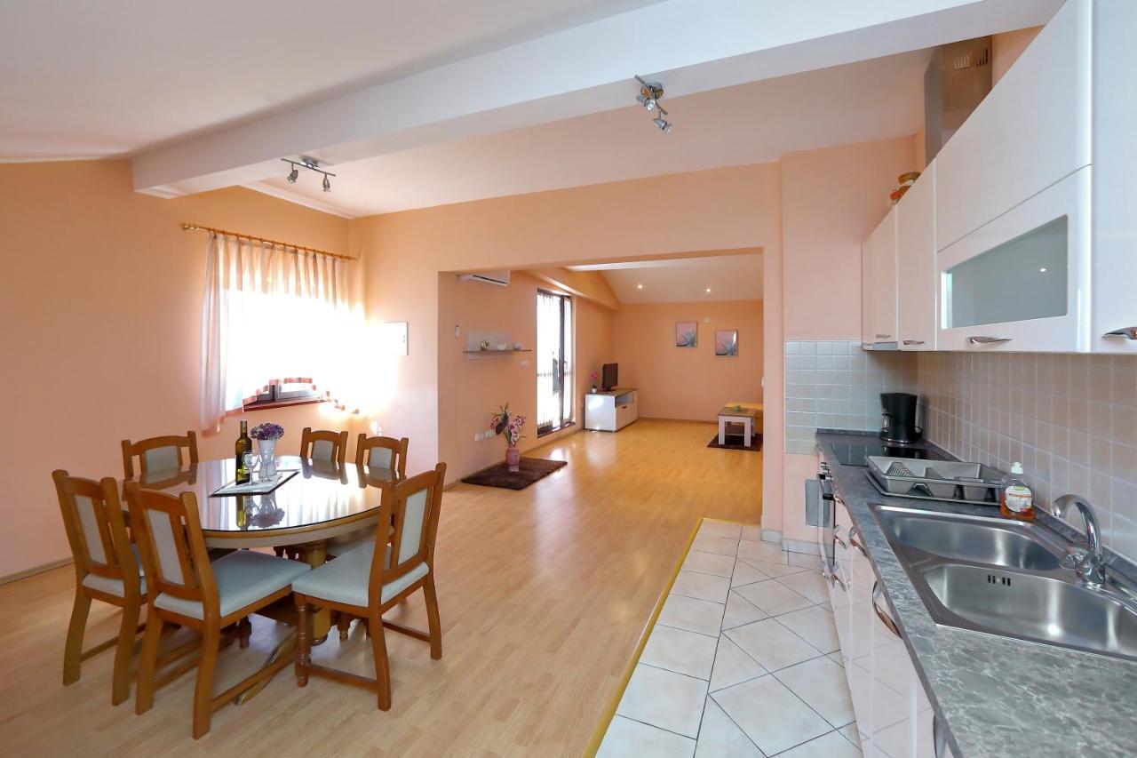 Apartmani Jagoda 比比涅 外观 照片