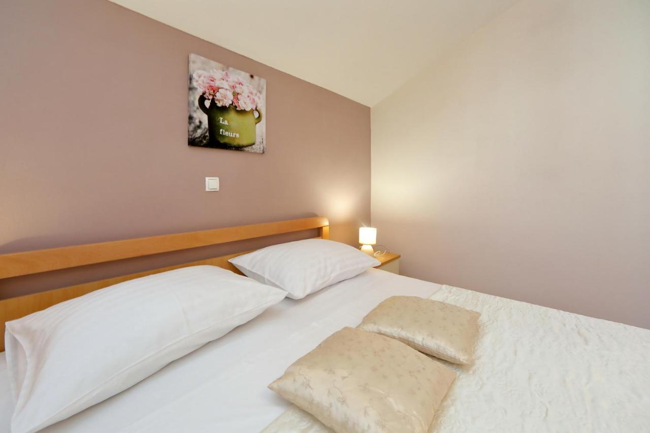 Apartmani Jagoda 比比涅 外观 照片