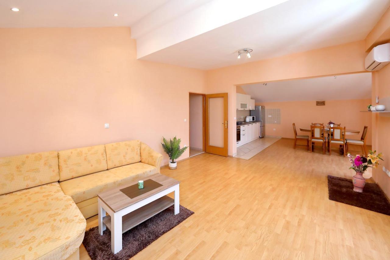 Apartmani Jagoda 比比涅 外观 照片